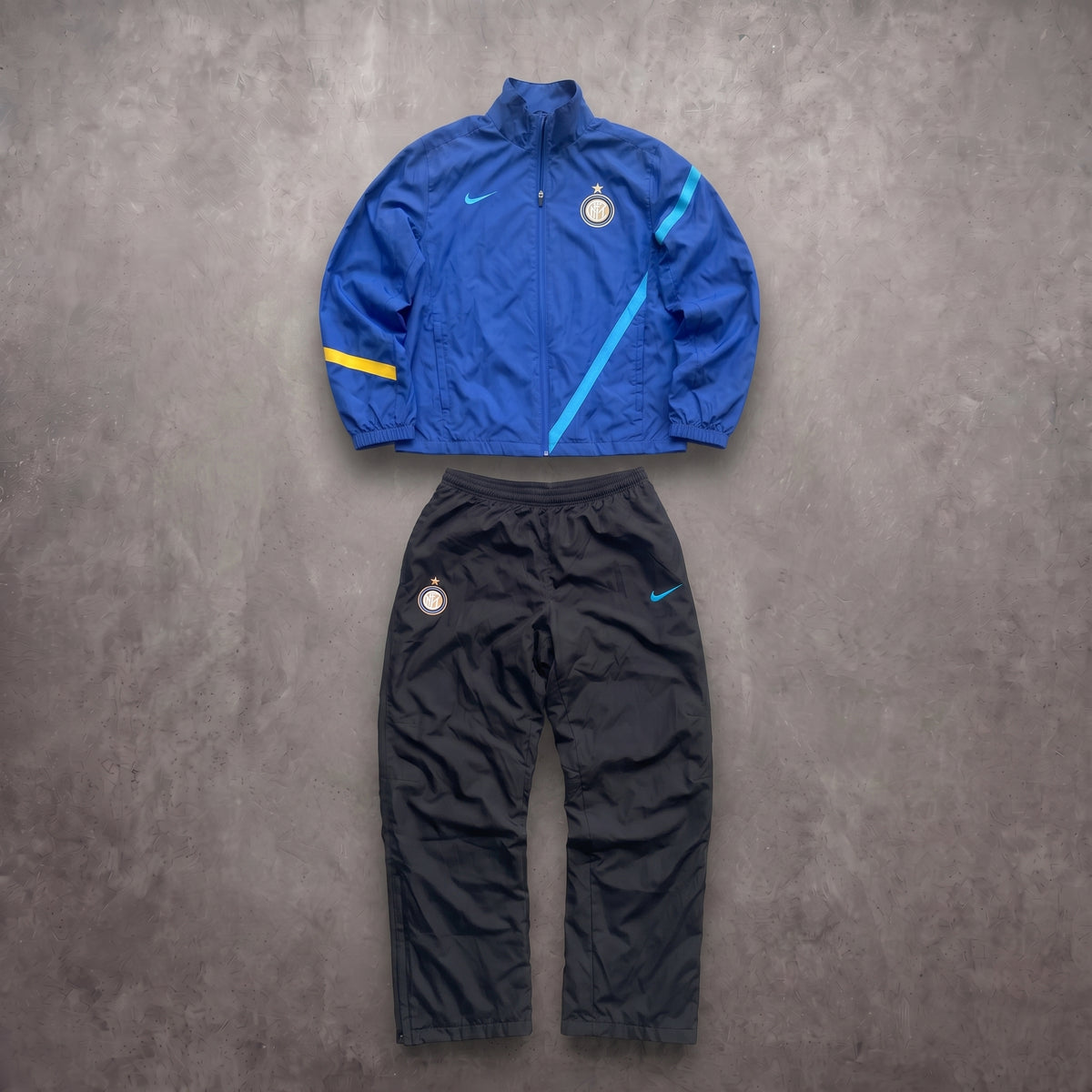 Inter Milan Nike Vintage Tracksuit – Gr. L | Premium Football Streetwear